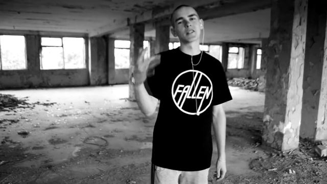 Вадик ПахомЪ/Vadik Pakhom - Огонь в груди(Лайв видео)(Музыка Никиты Черкасова) смотреть онлайн