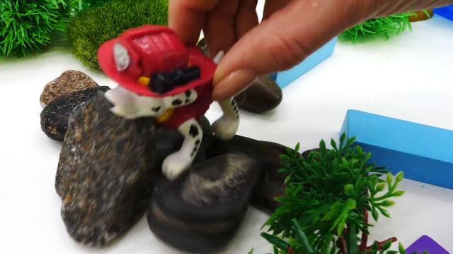 Машины сказки на ночь. Грузовичок Лева и Капу спасают Гонщика смотреть онлайн