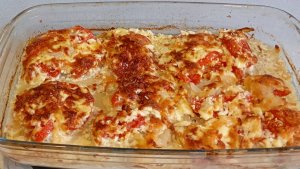 Мясо в духовке по французки.