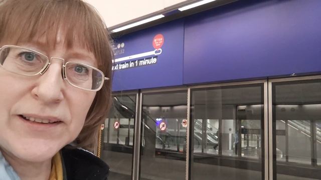 VID 20240405 03 Гонконг, аэропорт и чтобы попасть из терминала в терминал надо ехать на поезде