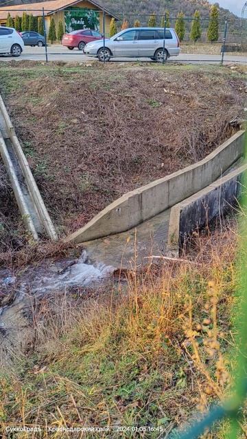 Верхний перелив в дамбе #кипарисовоеозеро #сукко для смотреть онлайн