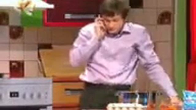 Мужик на кухне смотреть онлайн