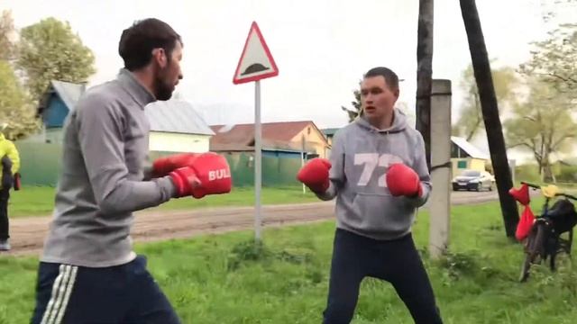 Где два дурака дерутся, там третий смотрит