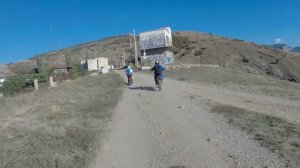 КРЫМ НА СКУТЕРЕ: ДЕВОЧКИ ДЕЛЯТСЯ ОПЫТОМ ПУТЕШЕСТВИЙ. Е