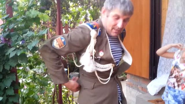 Десантник меряет свою парадку 30 лет спустя смотреть онлайн