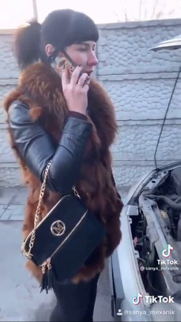 Женщина и автомобиль это несовместимая и ядерная смесь, как телка искру проверяла, прикол, smile) смотреть онлайн