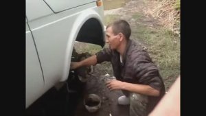 ✅Нива Урбан с салона совсем пустая, Устанавливаем подкрылок в сырую погоду в ГАРАЖЕ.