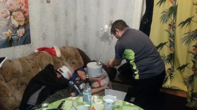 Прикол.Первое января !! Пустые головы смотреть онлайн
