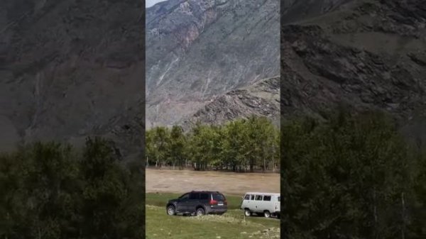 переплывают  катунь