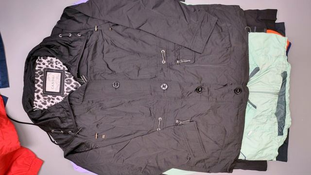 f-6088. Ветровки Крем. Германия Лот 16995 15,3кг. 31ед. смотреть онлайн