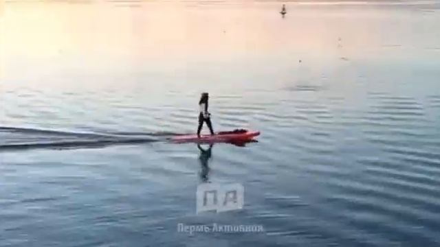 Капитан Джек Воробей плывет по Каме смотреть онлайн