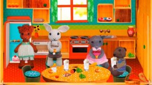 Играем СЕМЕЙНЫЙ ДОМИК FUZZY HOUSE часть#2 ВИДЕО ДЛЯ ДЕТЕЙ Семейная игра как мультик развлекательный