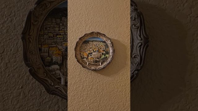 может ли Мария, быть посредником между нами и Богом, и может ли святой также быть посредником?