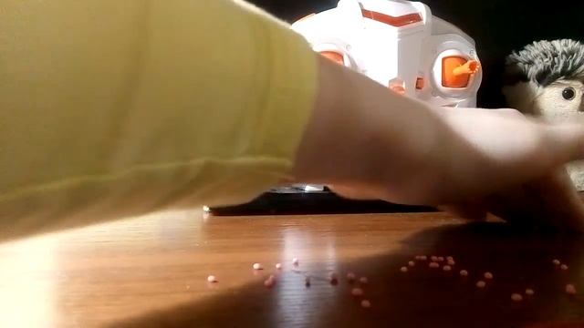 Открываю палочку для молока