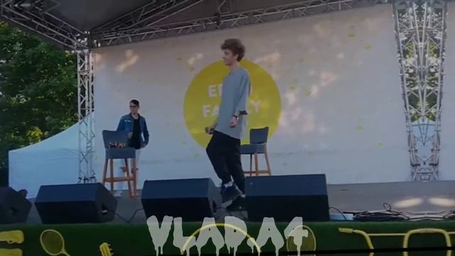 Влад Бумага а4 на сцене смотреть онлайн