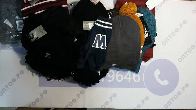 C&A ACC- шапки шарфы перчатки сток брендов С&А 4пак 5кг 11€/кг 56шт смотреть онлайн