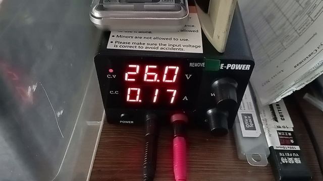 Штатная эмблема с подсветкой Shacman X3000, пожелание заказчика чтобы держала 26в. + положили стабил