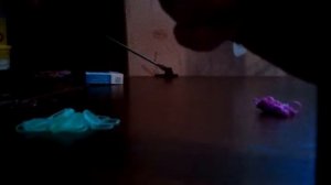 Вяжем рыбку из резинок Loom Bands!Ну Оочень простая рыбка!