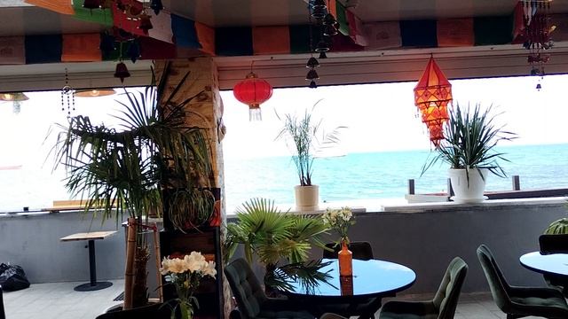 Ялта. Ресторан у моря.