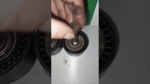 КАК ПОМЕНЯТЬ НАТЯЖНОЙ РОЛИК РЕМНЯ ГЕНЕРАТОРА САМОМУ З