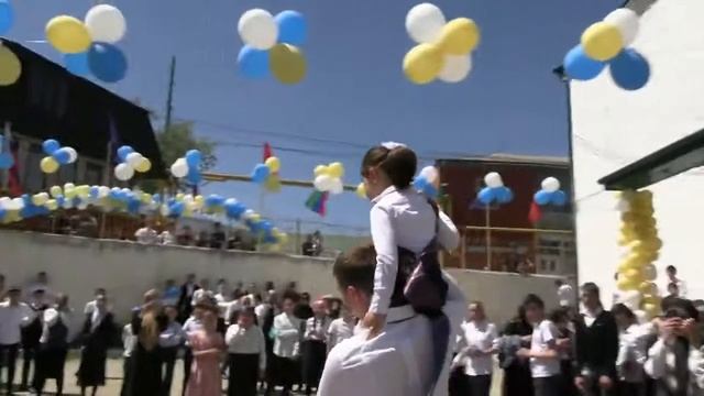 В образовательных учреждениях Ботлихского района прозвенел последний звонок