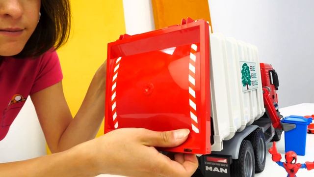 Видео для детей про машинки - Детский садик и мусоровоз - Мультик из игрушек смотреть онлайн