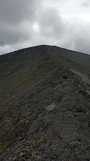 Вид с горы Айкуайвенчорр на Хибины. Далища и красотища