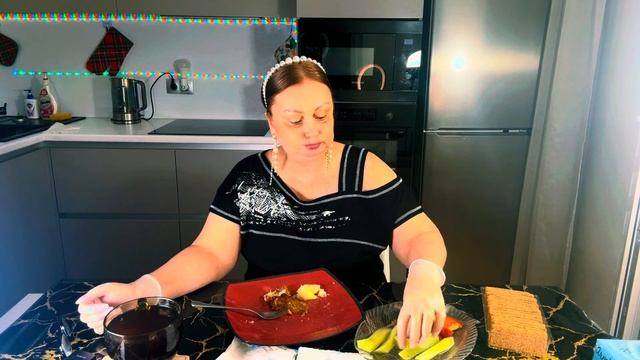 Рябой Халк собрался в путешествие_взял с собоЮ Саквояж, корзину, картину, картонку и Фофку_собачонку смотреть онлайн