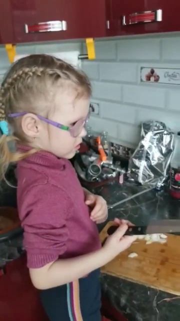 #когда лук не друг, а папа кушать хочет. часть 4 смотреть онлайн