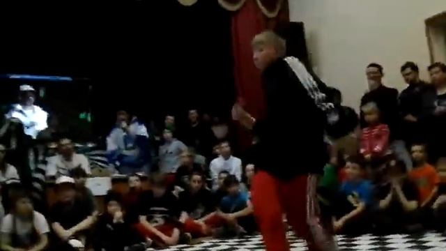 Мой друг Андрей танцует просто офигительно