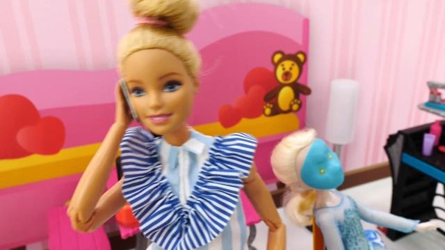 Эльза и Барби в салоне красоты - Машины сказки онлайн - Видео про кукол смотреть онлайн