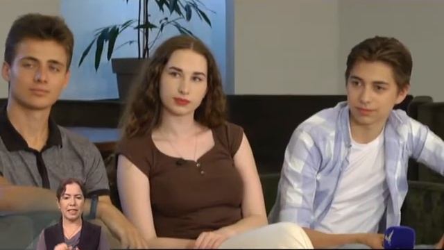 Чай з Олександром Філоненком, ч. 2. Що означає бути дорослим? Чого прагне молодь? (з сурдо)