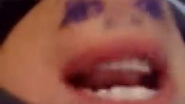 Интервью у лысой Мадонны. Креативненько.