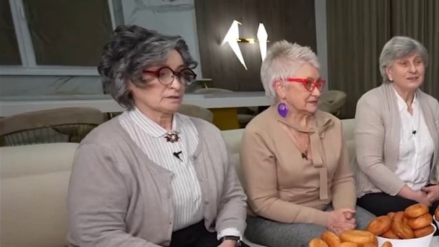 Бабушка урыла А4 смотреть онлайн