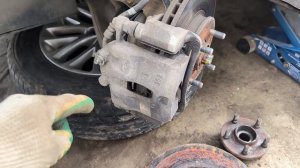 РУЛЬ БЬЁТ, ВИБРИРУЕТ и ДРОЖИТ при торможении - как ИСПР