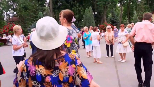 ПУСТЬ СДОХНУТ ТЕ, КТО НАС НЕ ЗАХОТЕЛ! ТАНЦЫ ХАРЬКОВ УКРАИНА СЧАСТЛИВЫЕ ДНИ смотреть онлайн