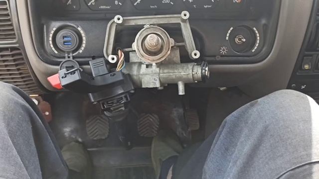 Замена втулки сбрасывателя поворотов и правого подрулевого ГАЗ 31105 смотреть онлайн