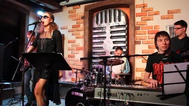 И. Роменская и кавер-группа "Jenny Jam" - Sweet dreams (cover) смотреть онлайн