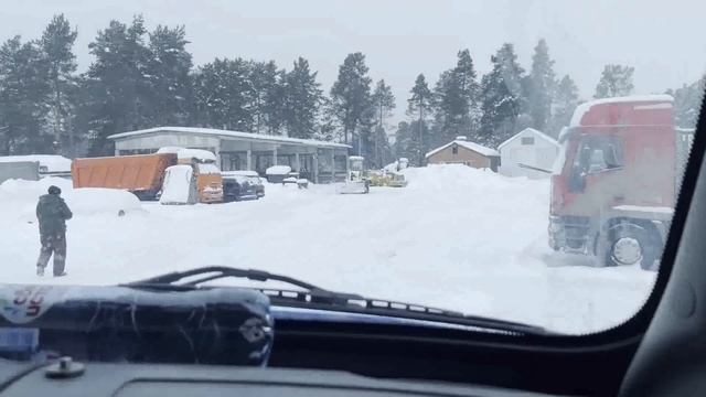 В поисках трактора для базы…… смотреть онлайн