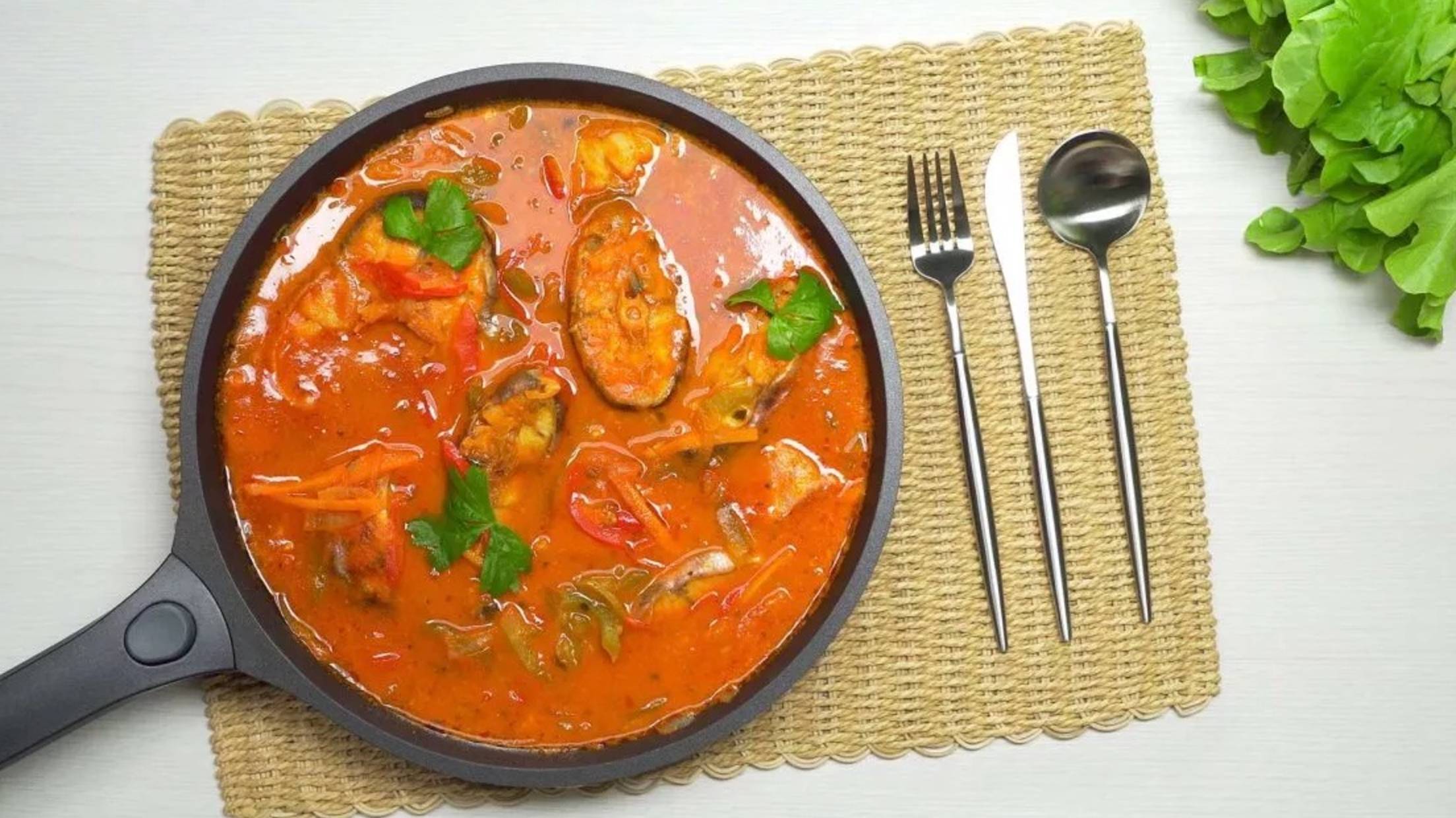 ТУШЕНАЯ РЫБА С ОВОЩАМИ в томатном соусе - вкусный ужин за 30 минут. Рецепт Всегда Вкусно! смотреть онлайн