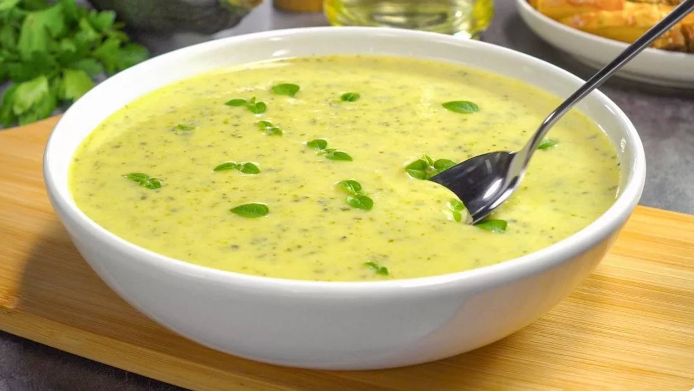 КРЕМ-СУП ИЗ КАБАЧКОВ - настоящее лакомство за 30 минут к обеду или на ужин! Рецепт от Всегда Вкусно! смотреть онлайн