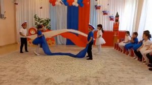танец с полотнами на день России. старшая гр.  муз. руководитель Рагимова Р. Э.  д/с Золотой ключик
