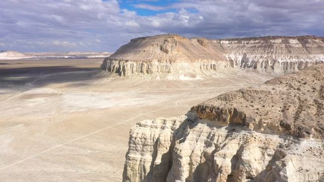 Айрақты тауы