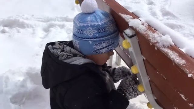 Весна пришла | играем в снежки и прятки ❄️