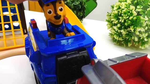 Щенячий патруль спасает куколки Лол. Видео для детей. смотреть онлайн