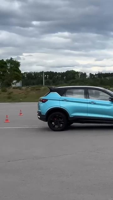 Как Джили Кулрей выполняет «лосиный тест»?  #shorts #geely #coolray