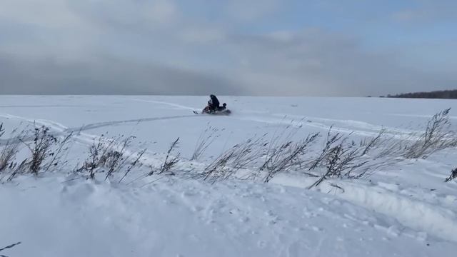 Выезд на Снегоходах! Я На Stels Капитан 150 Long смотреть онлайн