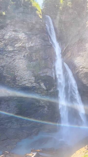Waterfall Switzerland #switzerland #travel #sherlockholmes #meiringen #швейцария #nature #waterfall смотреть онлайн