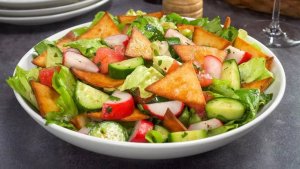 Знаменитый ОВОЩНОЙ САЛАТ ФАТТУШ за 20 минут. Ливанская кухня. Рецепт от Всегда Вкусно!