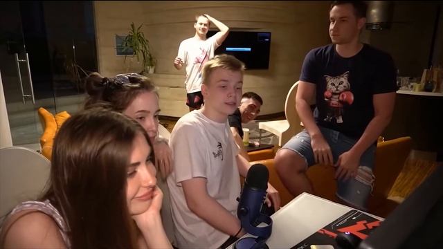 ПЕРВЫЙ ДЕНЬ СТРИМ ХАТЫ/ АРИНЯН И ГЕСУХА ПОДКАТЫВАЮТ К СТРОГО смотреть онлайн